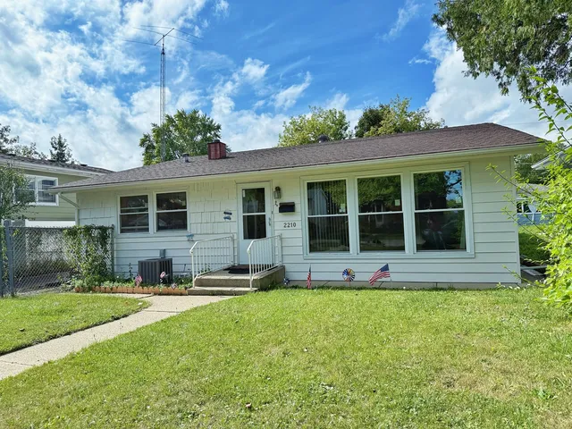 $229,400 | 2210 Hermon Avenue, Zion, IL 60099