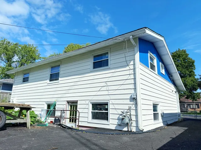 $229,400 | 2210 Hermon Avenue, Zion, IL 60099