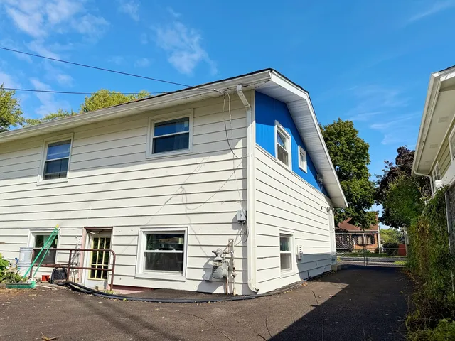 $229,400 | 2210 Hermon Avenue, Zion, IL 60099