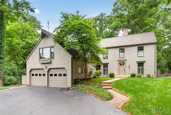 $985,000 | 13595 Featherstone Drive, Town and Country, MO 63131