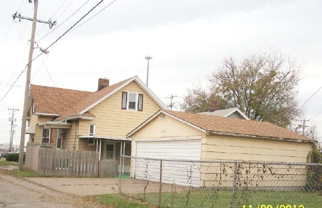 2138 Rockingham Road Davenport, IA 52802 - Photo 3 of 24 Gallery Image 3