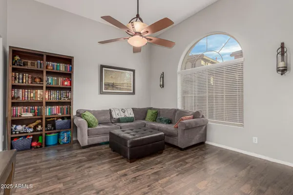 $1,900 | 3635 West Thalia Court, Phoenix, AZ 85086