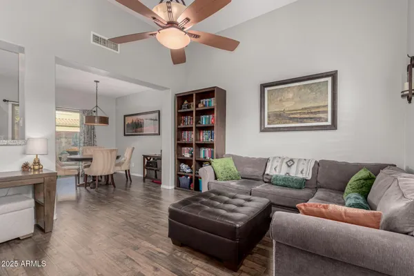 $1,900 | 3635 West Thalia Court, Phoenix, AZ 85086