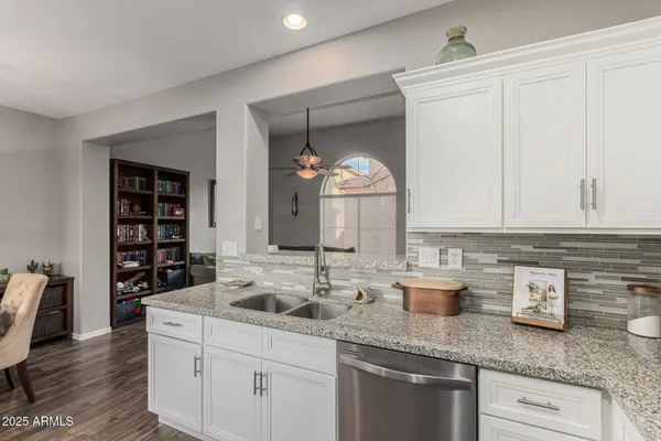 $1,900 | 3635 West Thalia Court, Phoenix, AZ 85086