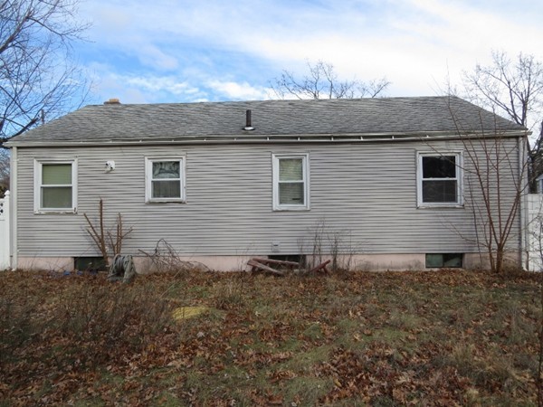 129 Keddy Street Springfield, MA 01109 - Photo 4 of 5