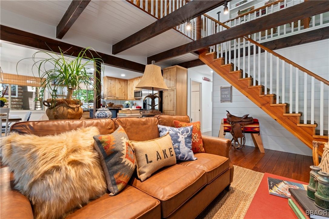 371 Maple Drive Lake Arrowhead, CA 92352 - Photo 17 of 50 a living room with furniture fireplace and a table