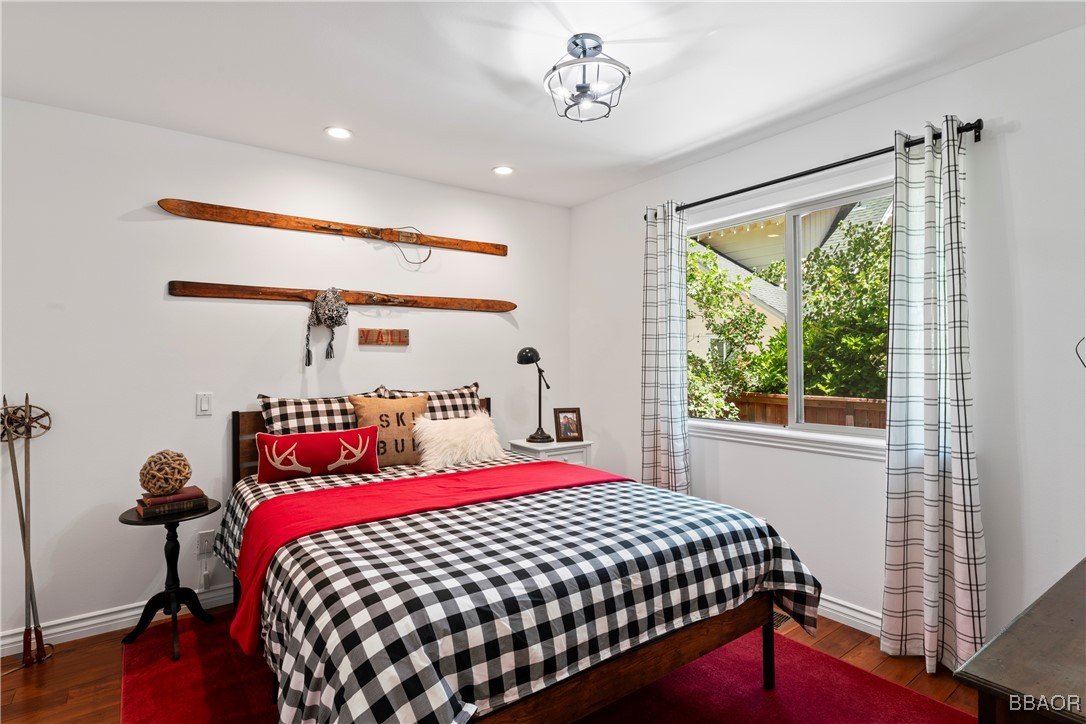 371 Maple Drive Lake Arrowhead, CA 92352 - Photo 25 of 50 a bedroom with a large bed and a window