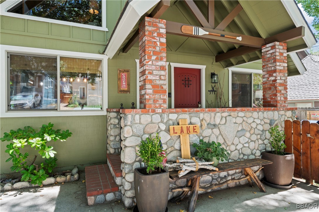 371 Maple Drive Lake Arrowhead, CA 92352 - Photo 4 of 50 a front view of a house