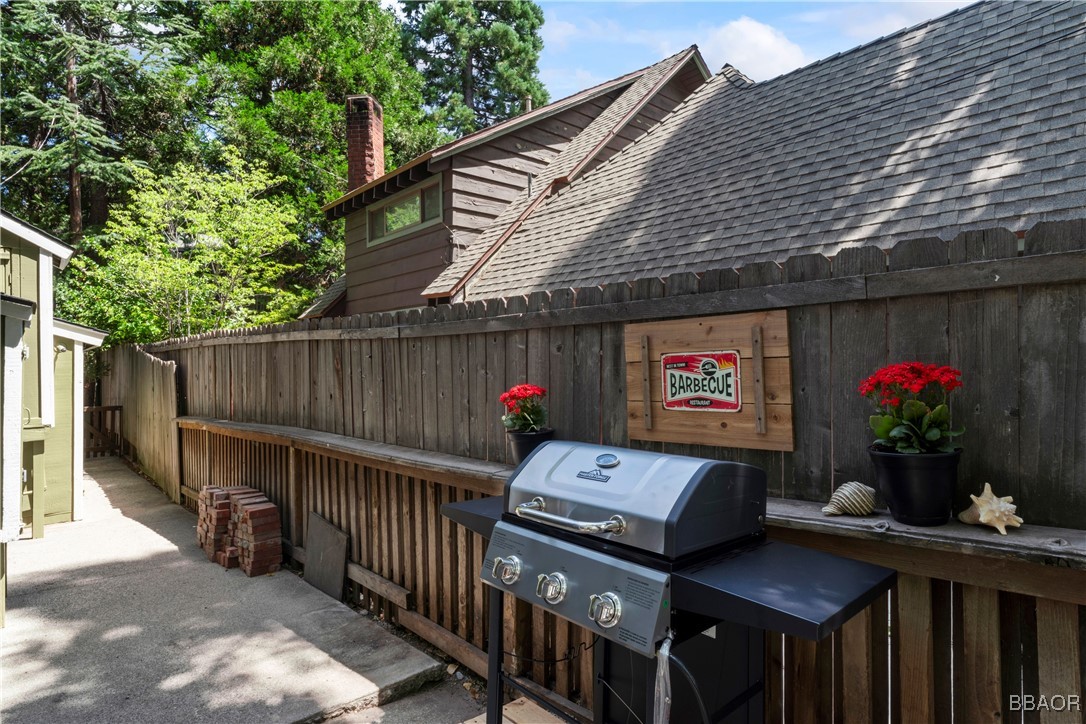 371 Maple Drive Lake Arrowhead, CA 92352 - Photo 49 of 50 a view of outdoor kitchen and patio