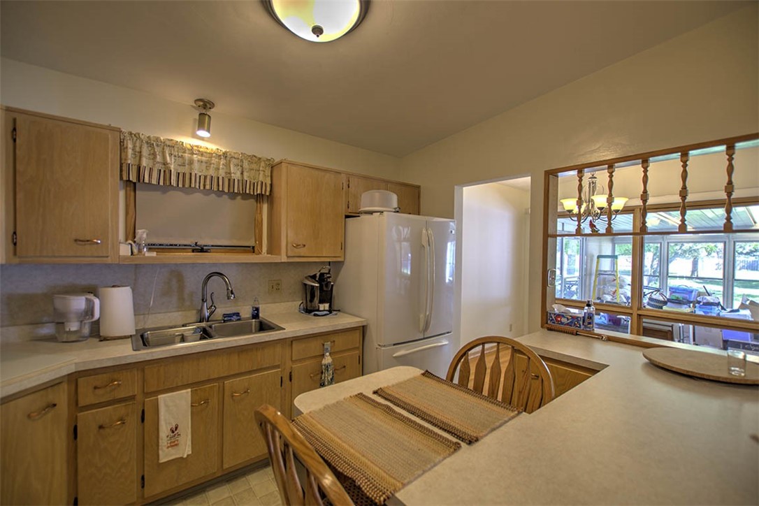 226 East Maryland Heights Road Decatur, IL 62526 - Photo 8 of 34