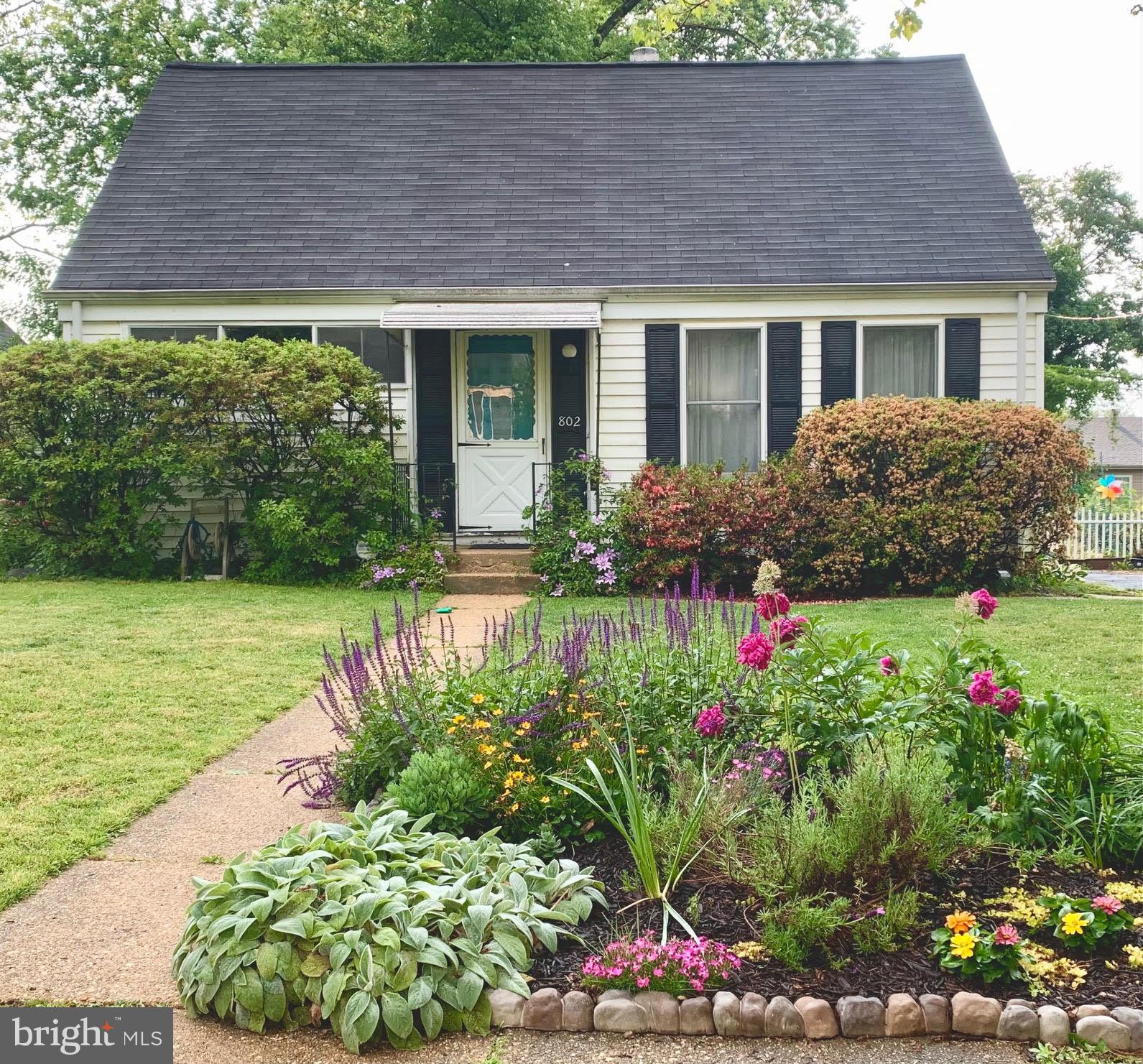 802 Templecliff Road Baltimore, MD 21208 - Photo 26 of 30 a house view with a garden space
