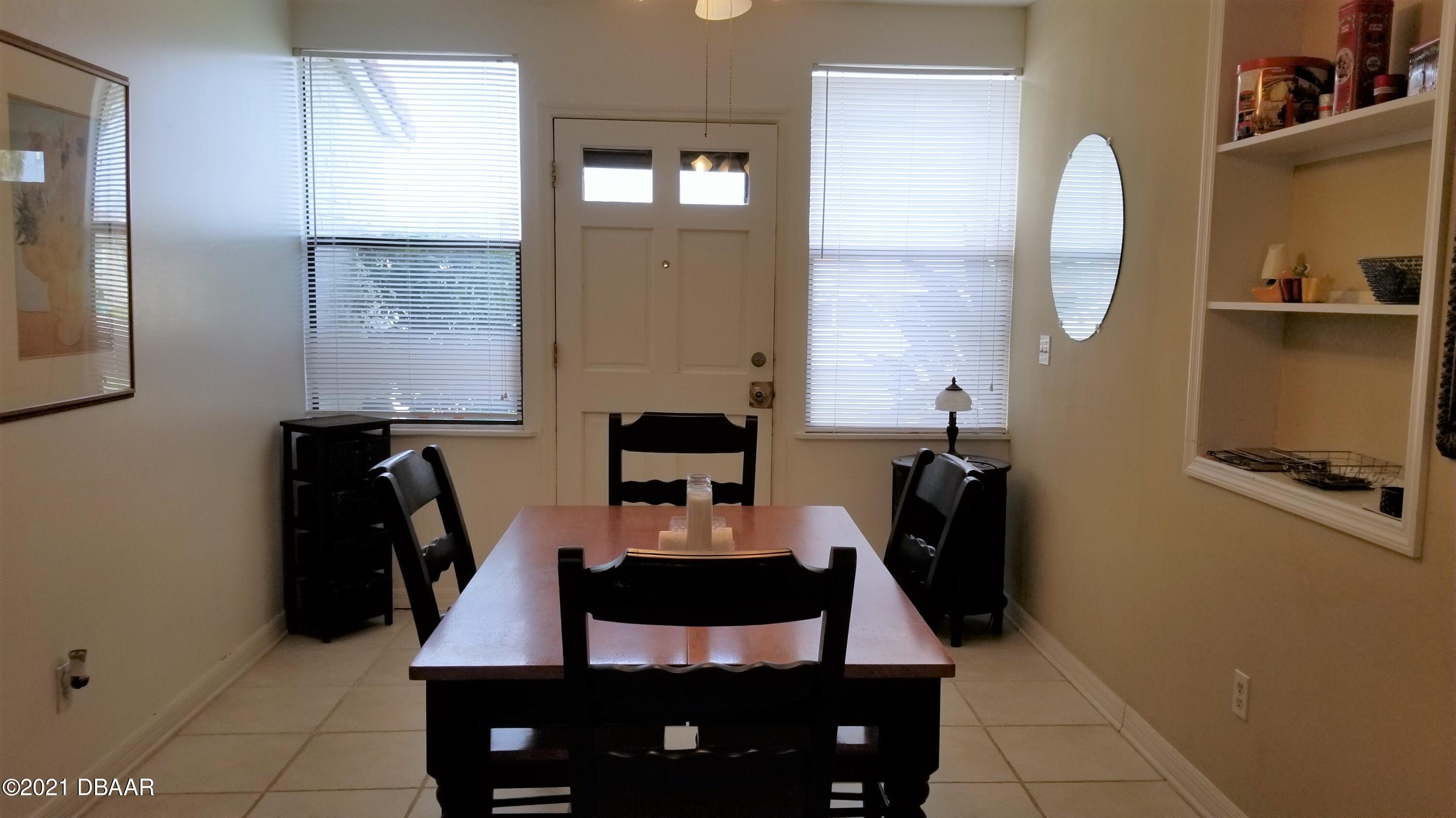 624 Robin Road, Unit B Ormond Beach, FL 32176 - Photo 3 of 14 DiningRoom