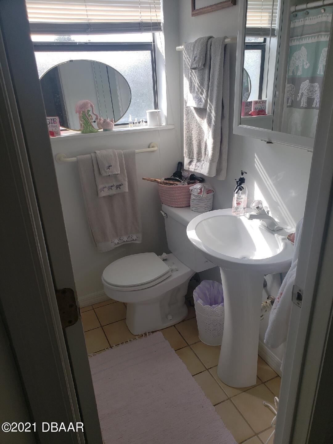624 Robin Road, Unit B Ormond Beach, FL 32176 - Photo 7 of 14 Bathroom1