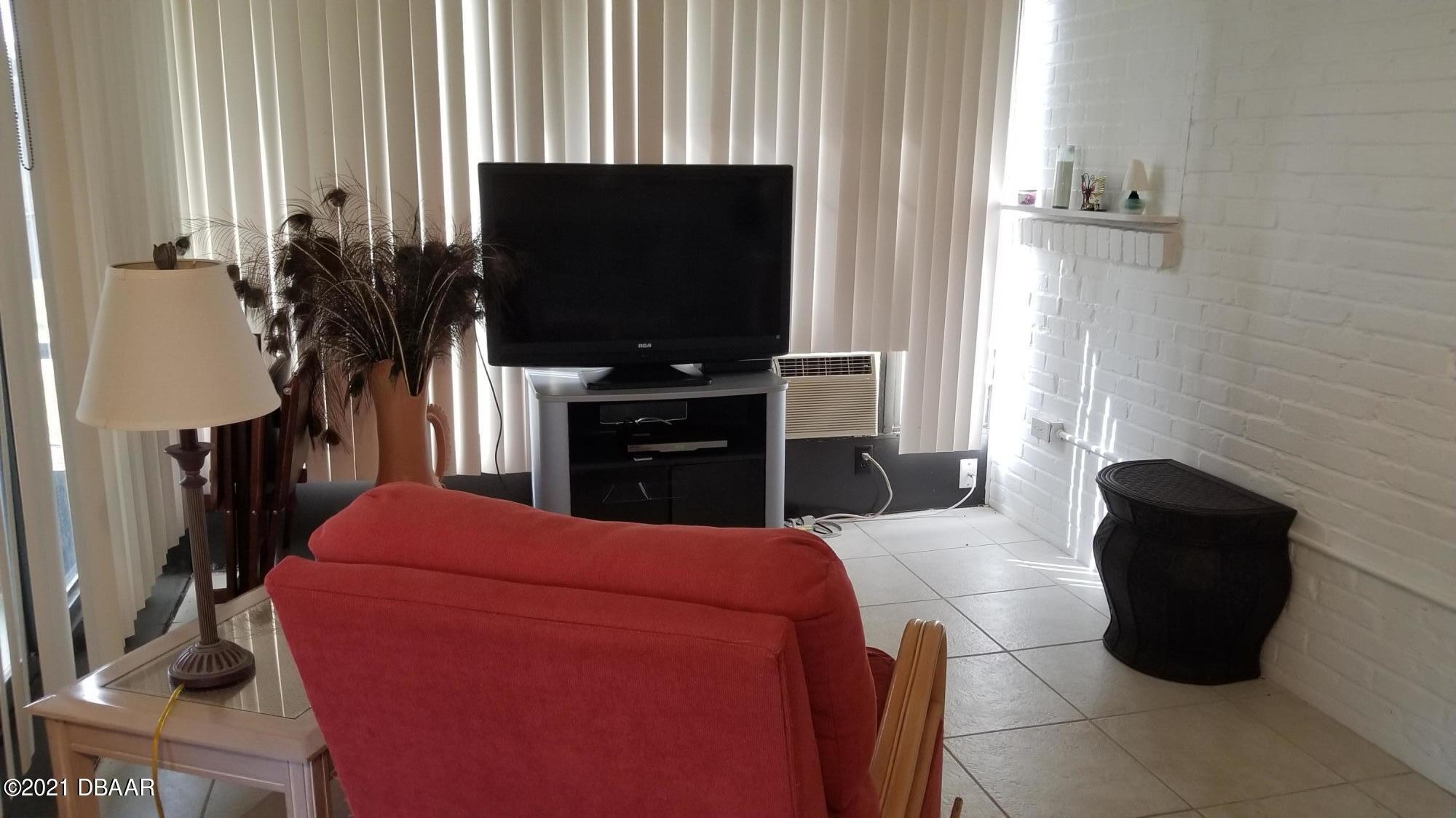 624 Robin Road, Unit B Ormond Beach, FL 32176 - Photo 10 of 14 BackPorch (2)
