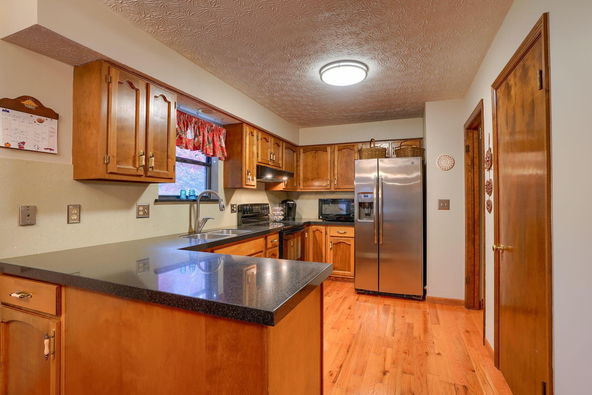 7770 Sanbrooke Road Dublin, OH 43016 - Photo 11 of 47 Kitchen