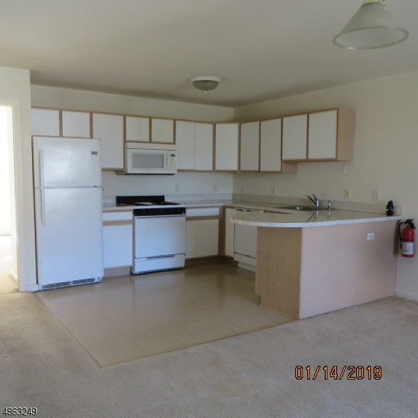 305 Falcon Ridge Way South, Unit 5 Hamburg, NJ 07419 - Photo 2 of 8
