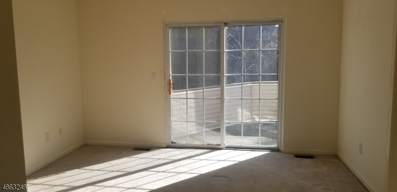 305 Falcon Ridge Way South, Unit 5 Hamburg, NJ 07419 - Photo 4 of 8