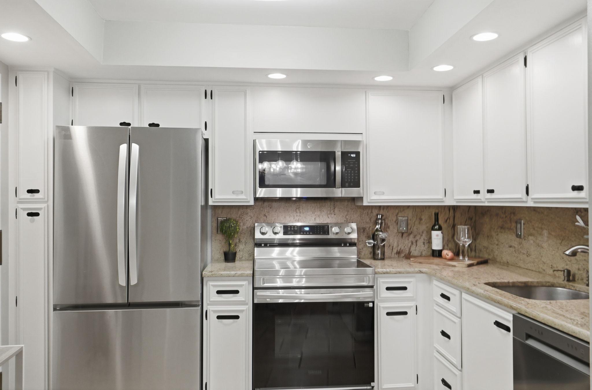 1101 South Arlington Ridge Road, Unit 305 Arlington, VA 22202 - Photo 17 of 41 Gleaming granite kitchen with stainless appliances