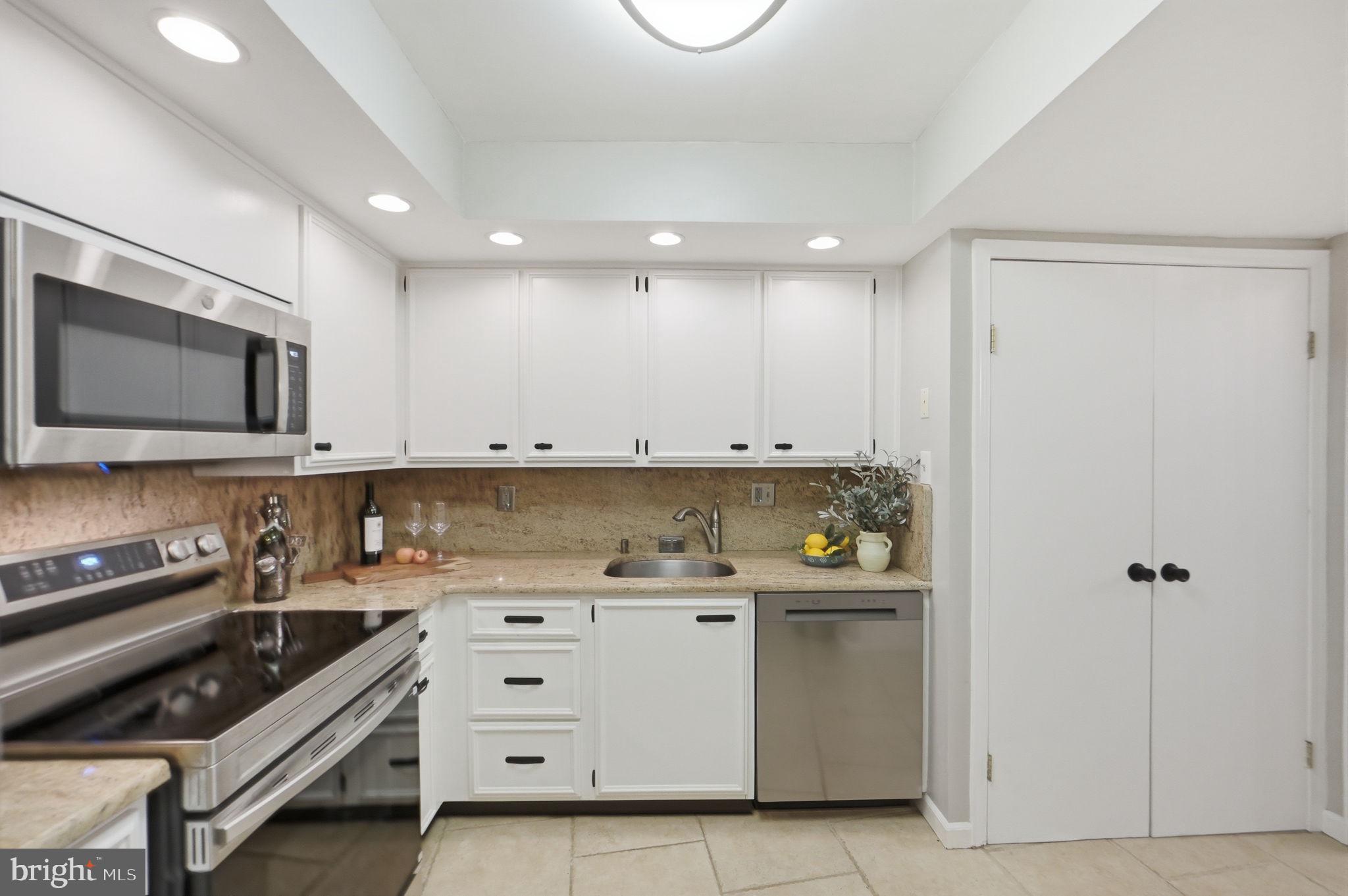 1101 South Arlington Ridge Road, Unit 305 Arlington, VA 22202 - Photo 18 of 41