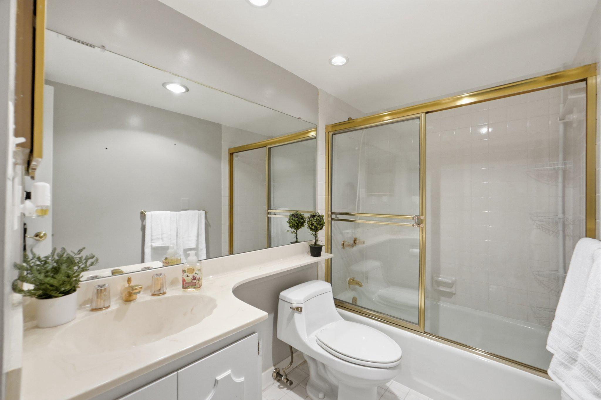 1101 South Arlington Ridge Road, Unit 305 Arlington, VA 22202 - Photo 29 of 41 Second full bath