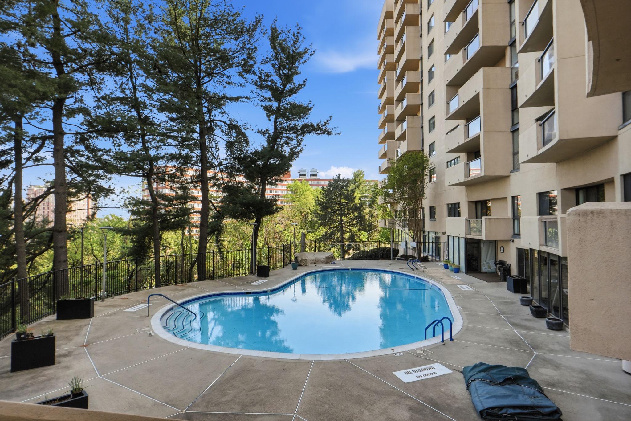 1101 South Arlington Ridge Road, Unit 305 Arlington, VA 22202 - Photo 32 of 41 Elevated views