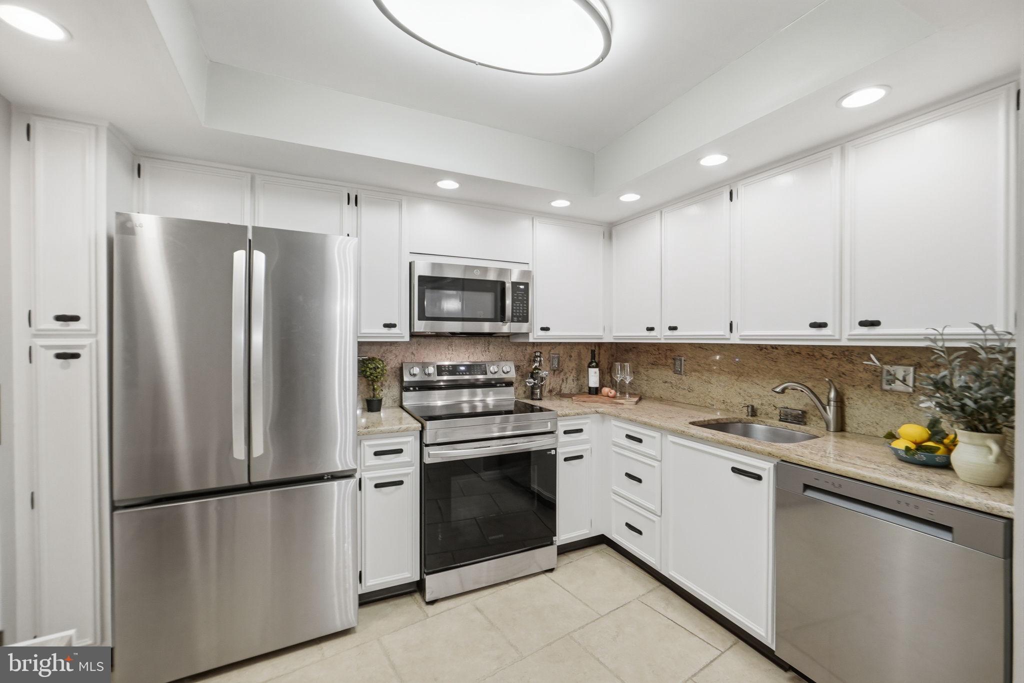 1101 South Arlington Ridge Road, Unit 305 Arlington, VA 22202 - Photo 6 of 41