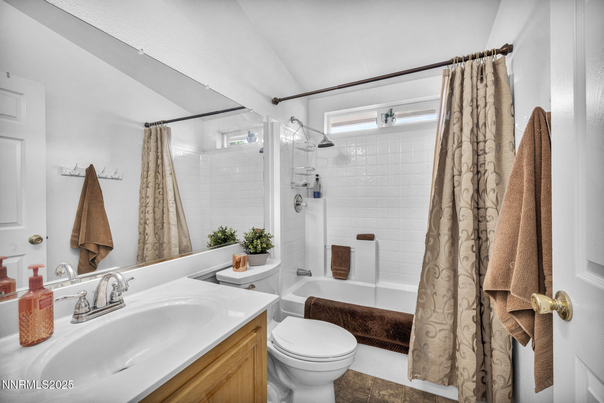 110 Platinum Pointe Way Reno, NV 89506 - Photo 23 of 39 a bathroom with a sink toilet and shower