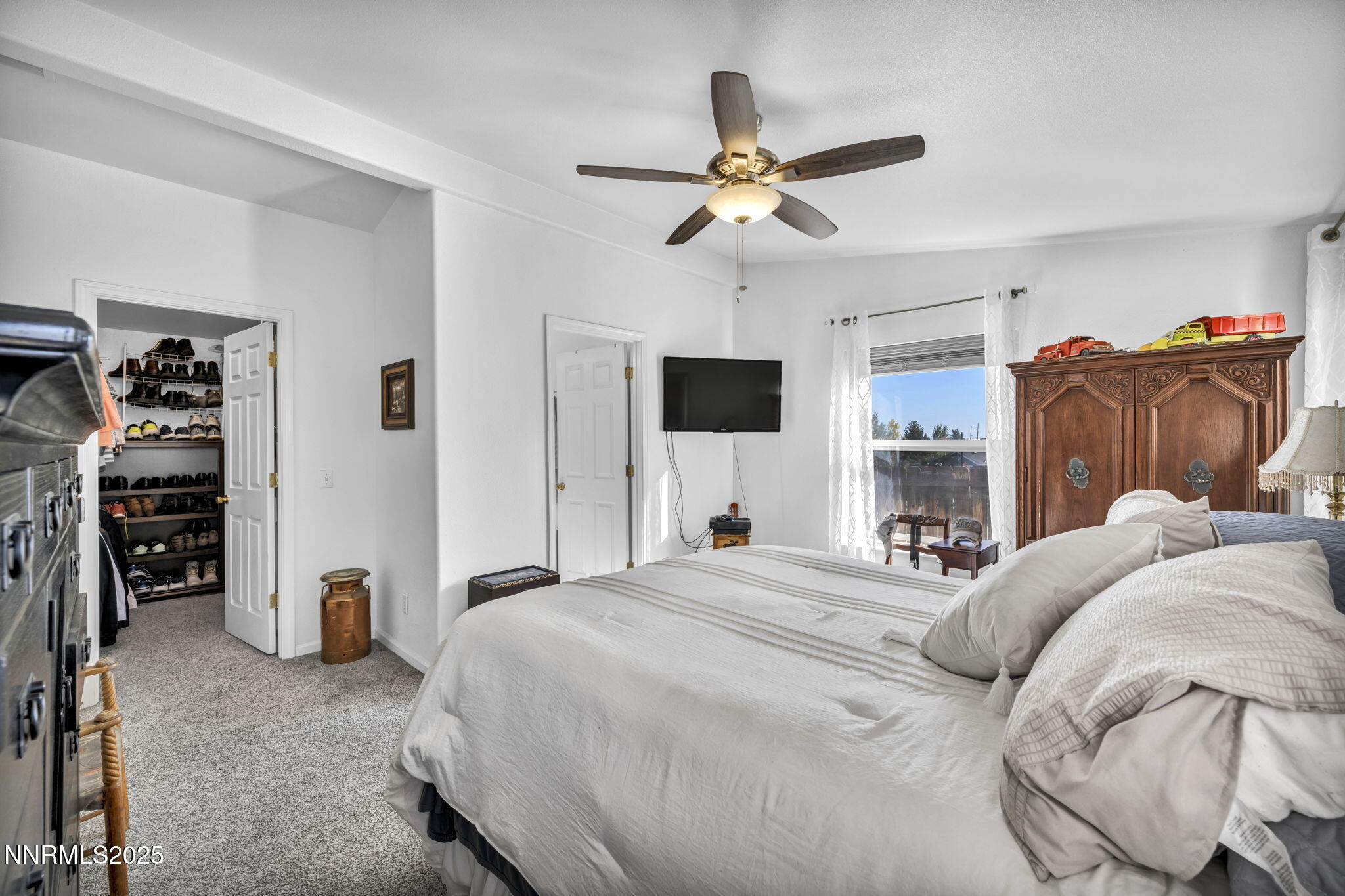 110 Platinum Pointe Way Reno, NV 89506 - Photo 26 of 39 a bedroom with a bed and a chandelier