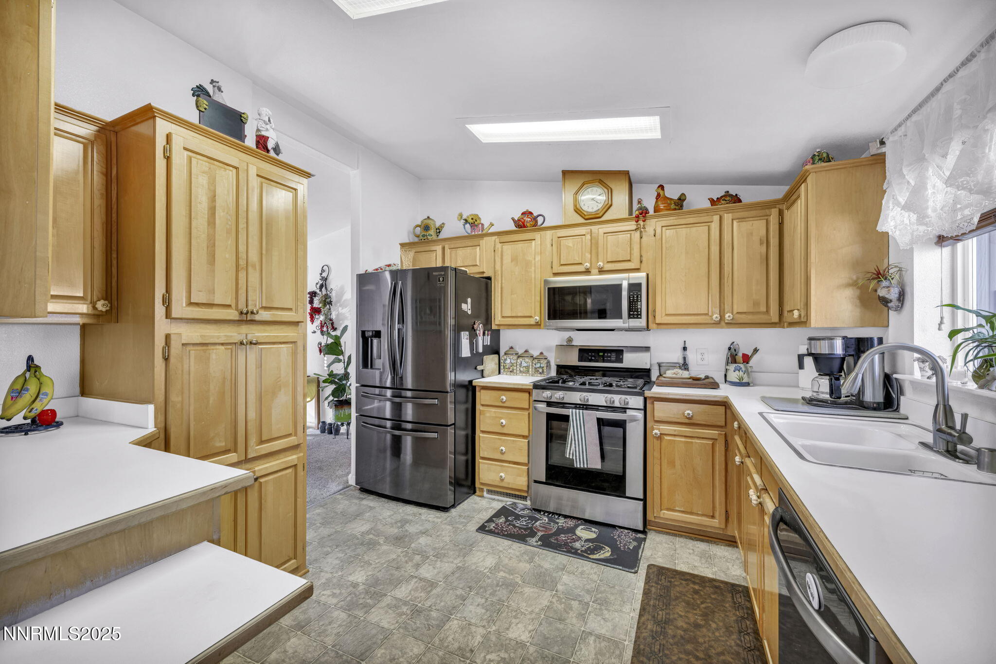 110 Platinum Pointe Way Reno, NV 89506 - Photo 38 of 39 a kitchen with stainless steel appliances granite countertop a refrigerator stove and sink