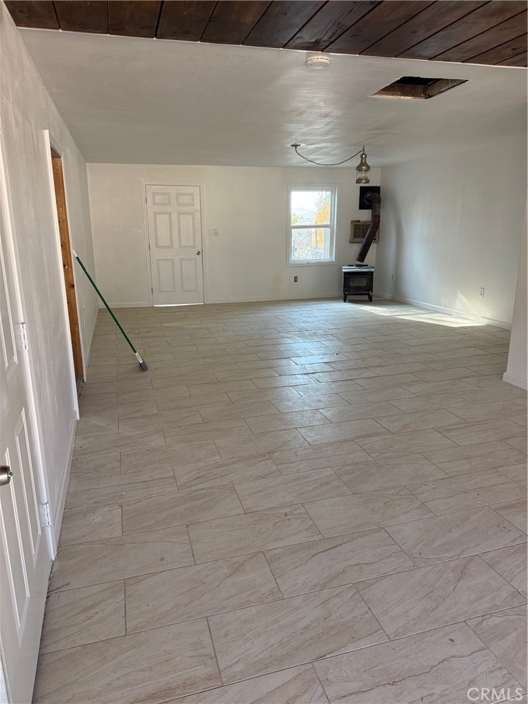 16100 Navajo Road Apple Valley, CA 92307 - Photo 46 of 55 a view of livingroom and window
