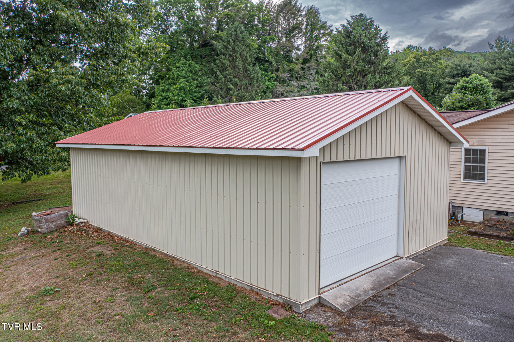 125 Parsonage Road Elizabethton, TN 37643 - Photo 23 of 43 Emily One-52