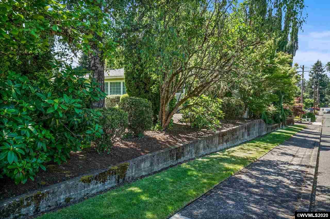 649 West Hayter Dallas, OR 97338 - Photo 6 of 42