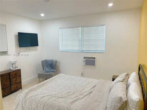 $1,350 | 320 Northeast 160th Street, Unit A, Miami, FL 33162