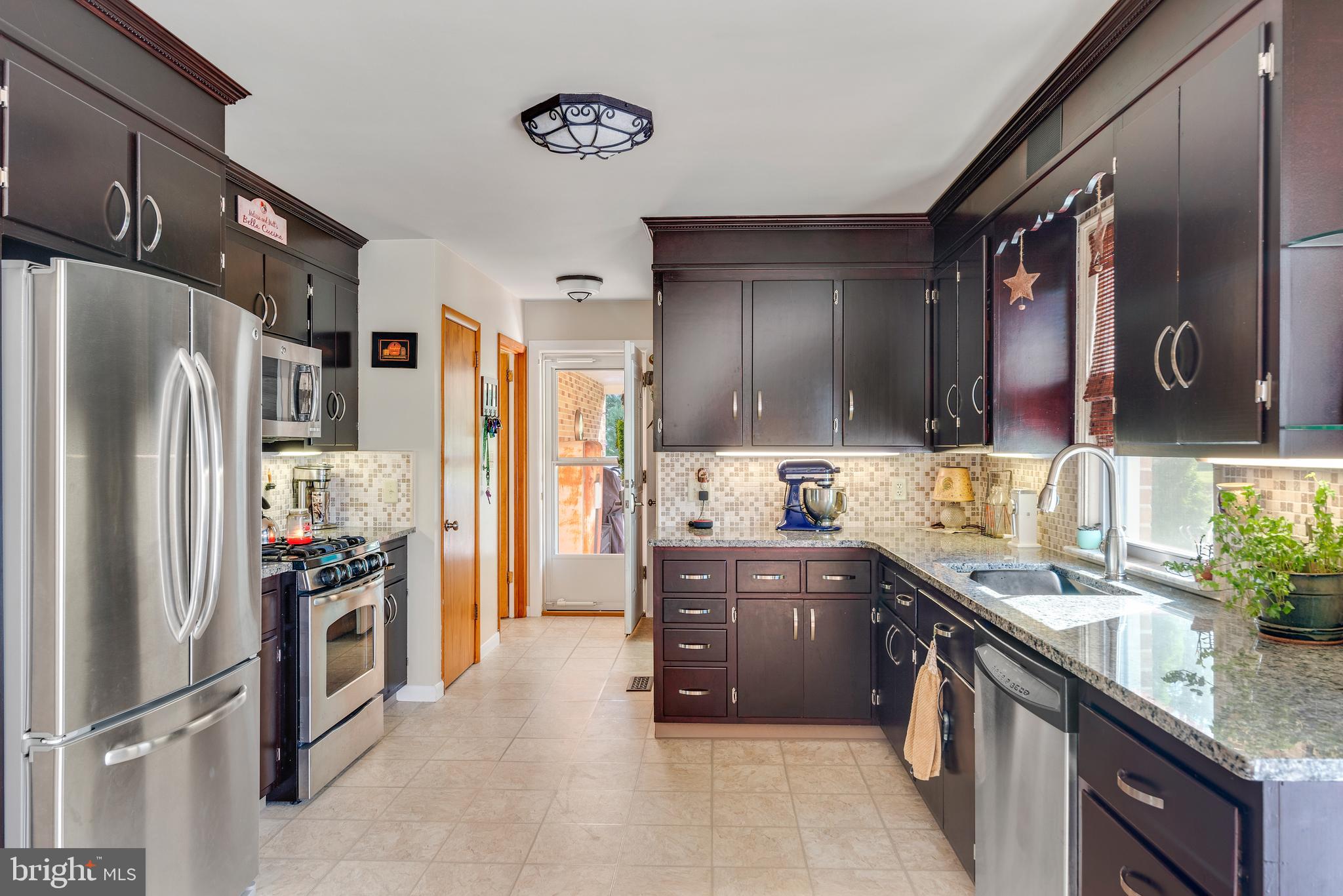 913 Quarry Road Perkasie, PA 18944 - Photo 7 of 35