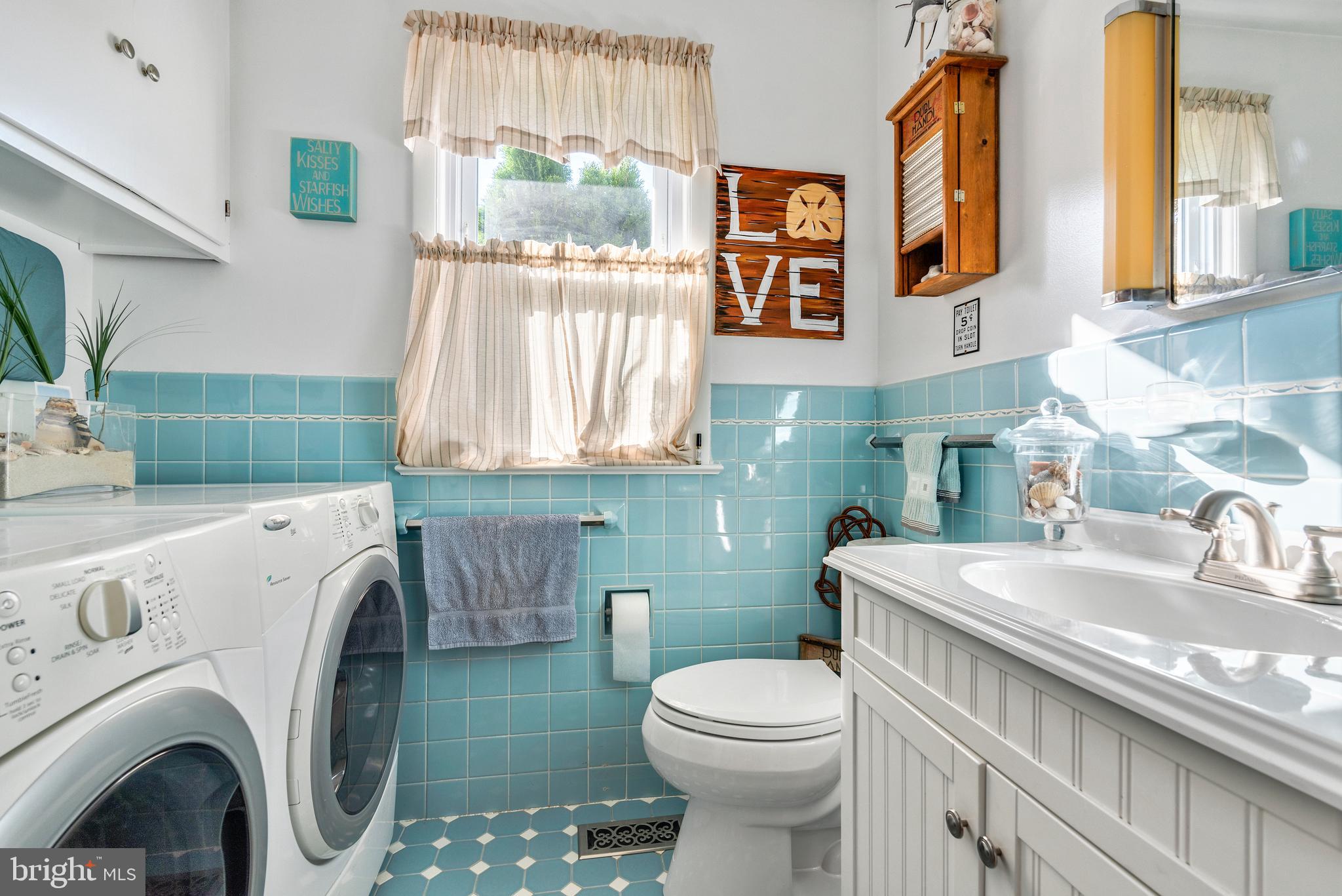 913 Quarry Road Perkasie, PA 18944 - Photo 9 of 35 Half bath& laundry facilitites