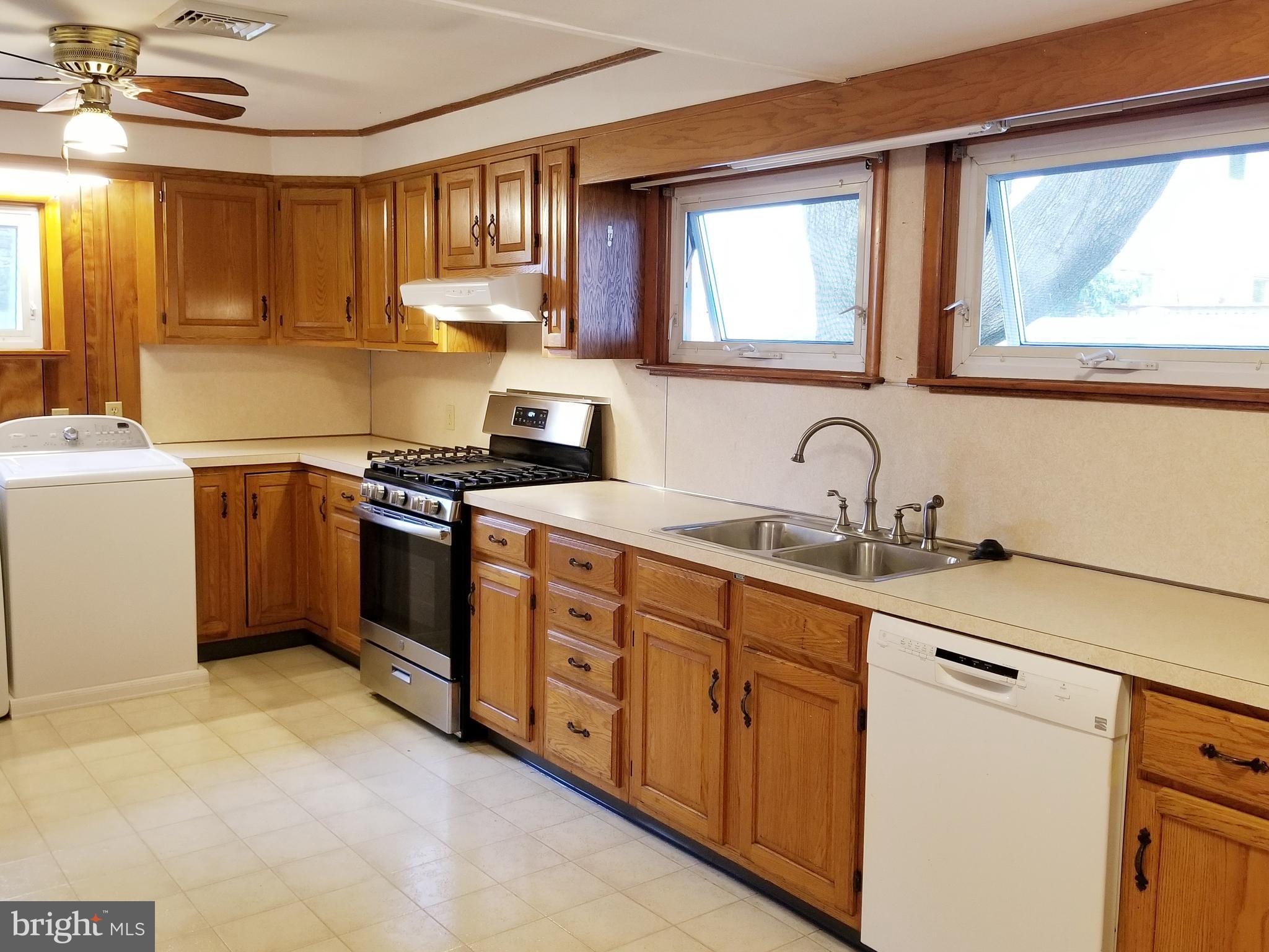923 Washington Road Westminster, MD 21157 - Photo 3 of 37 Gallery Image 3