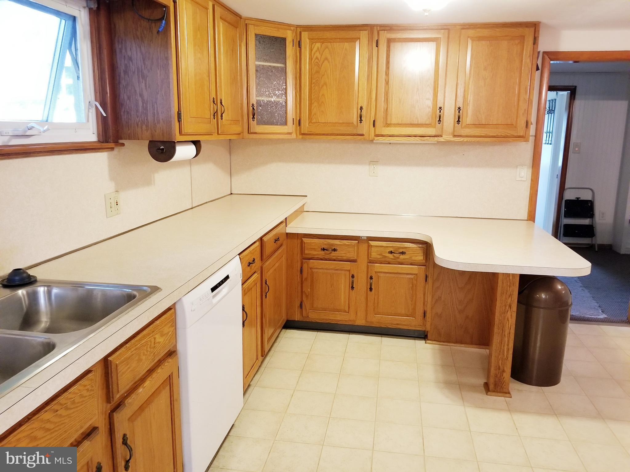 923 Washington Road Westminster, MD 21157 - Photo 5 of 37 Gallery Image 5