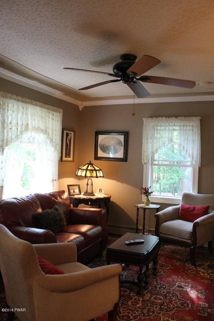 325 Rowe Street Hawley, PA 18428 - Photo 8 of 37