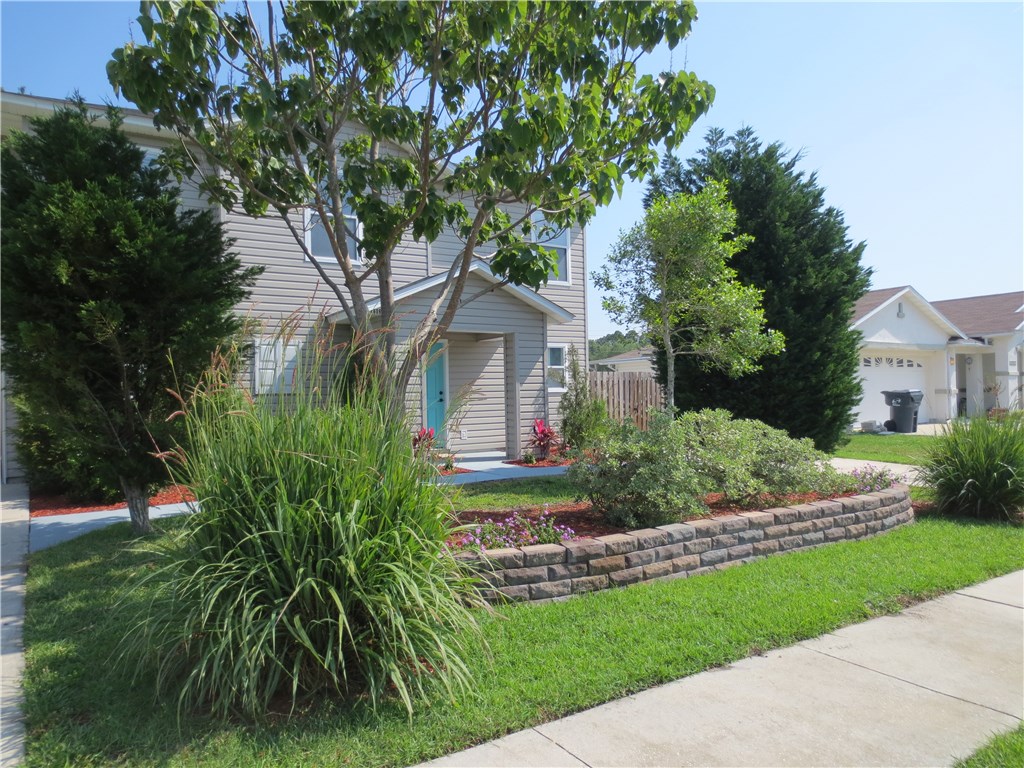 86063 Augustus Avenue Yulee, FL 32097 - Photo 2 of 20 a front view of house with yard and green space