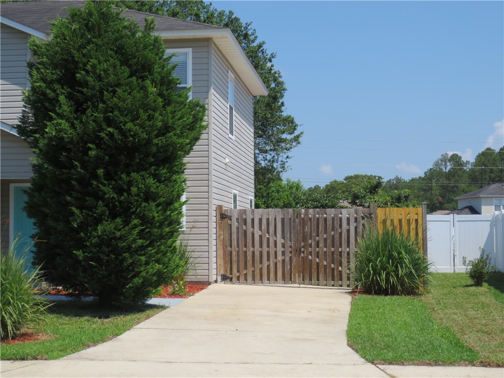 86063 Augustus Avenue Yulee, FL 32097 - Photo 4 of 20 a backyard of a house with lots of green space