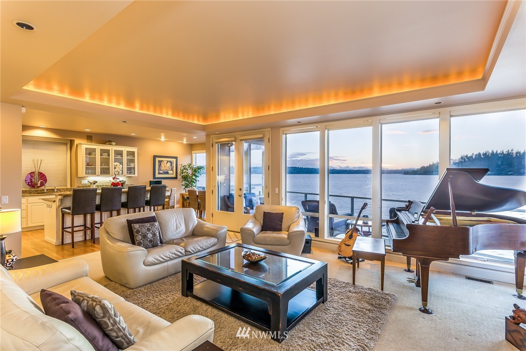 3713 Lake Washington Boulevard North Renton, WA 98056 - Photo 3 of 25