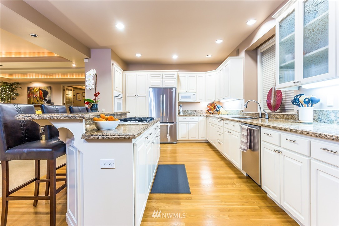 3713 Lake Washington Boulevard North Renton, WA 98056 - Photo 9 of 25