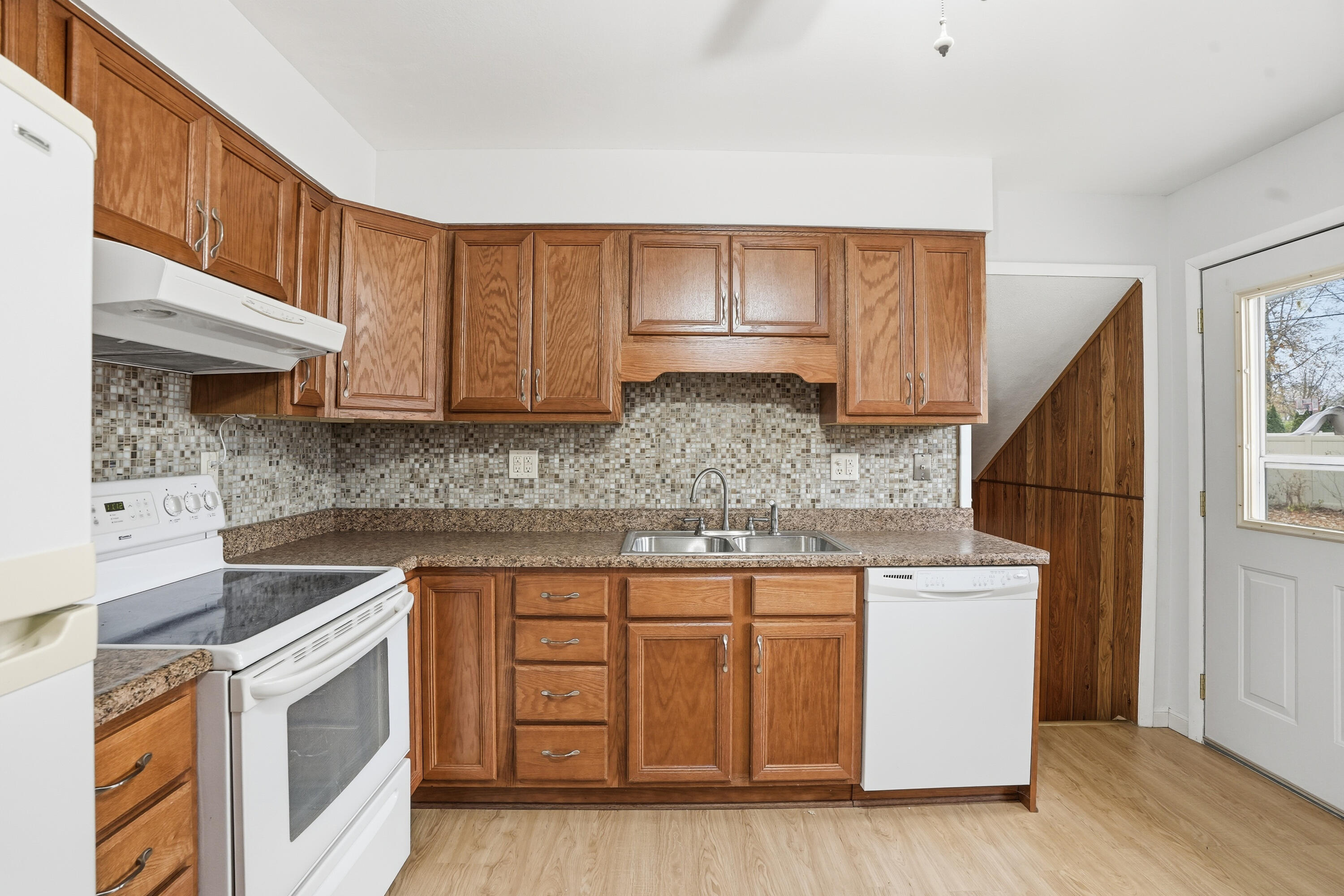 780 Williams Court Crown Point, IN 46307 - Photo 11 of 33 a kitchen with stainless steel appliances granite countertop a sink stove and cabinets