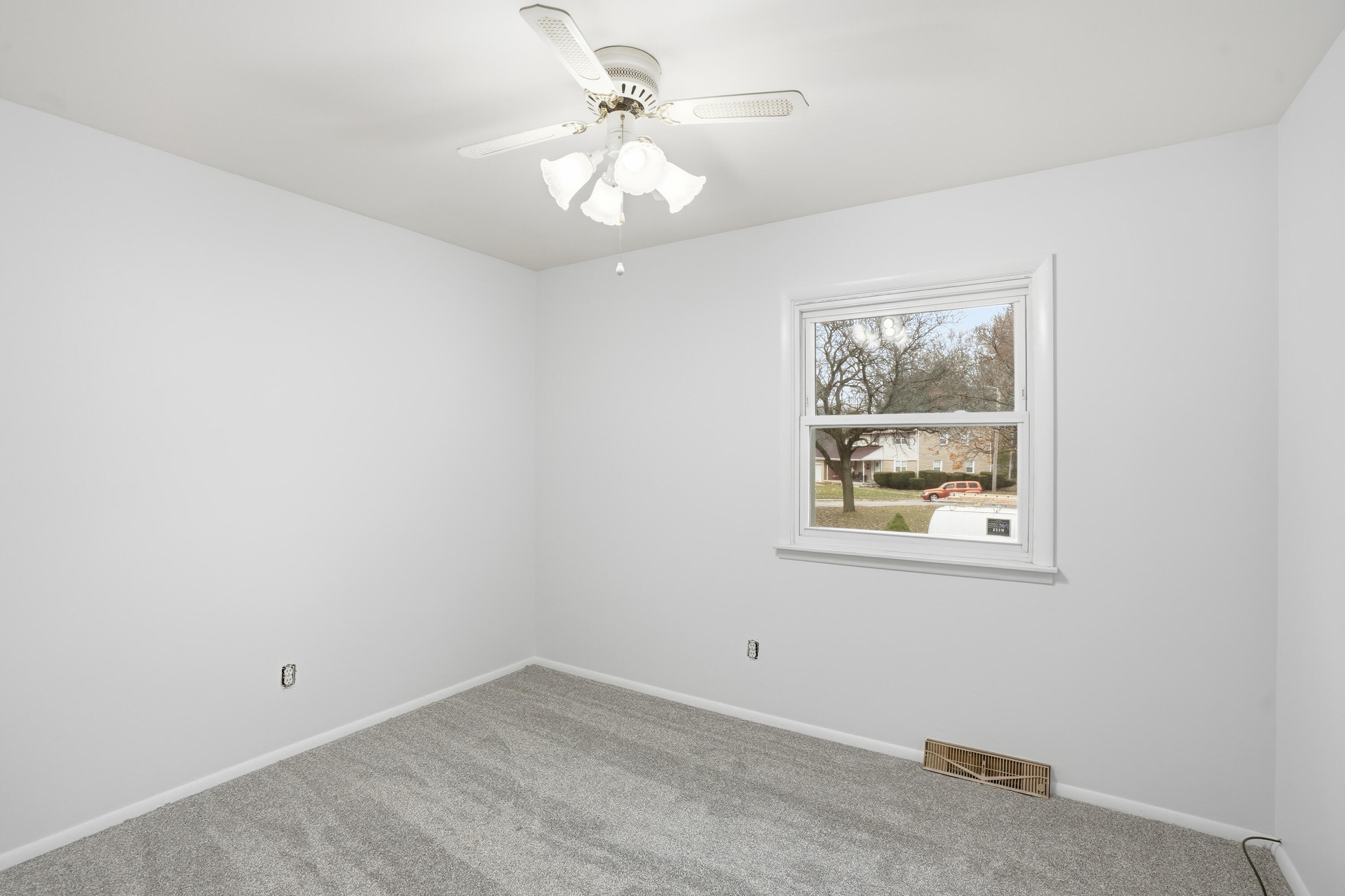 780 Williams Court Crown Point, IN 46307 - Photo 17 of 33 an empty room with a window