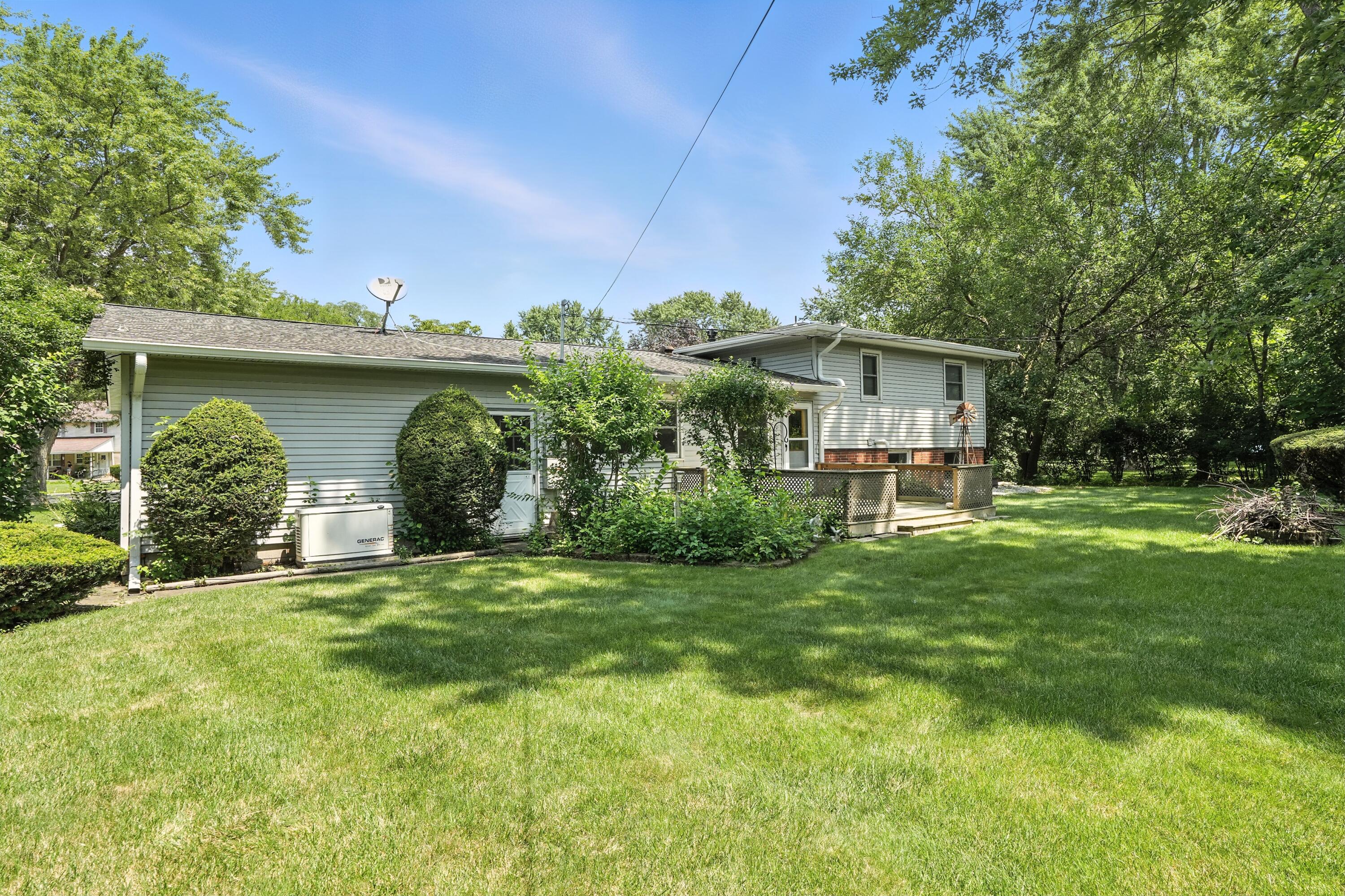780 Williams Court Crown Point, IN 46307 - Photo 29 of 33 a front view of a house with garden