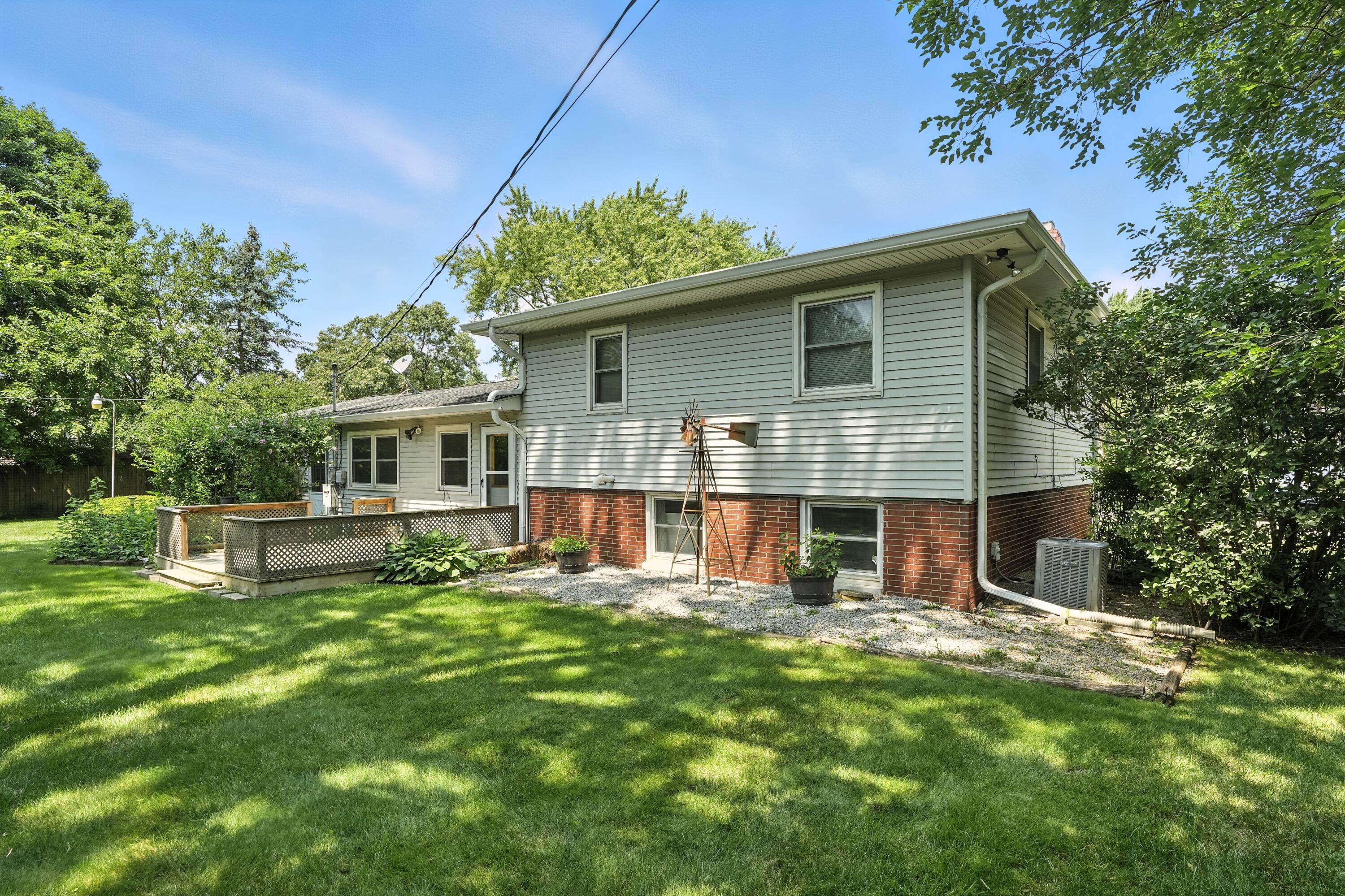 780 Williams Court Crown Point, IN 46307 - Photo 5 of 33 a view of a house with a yard
