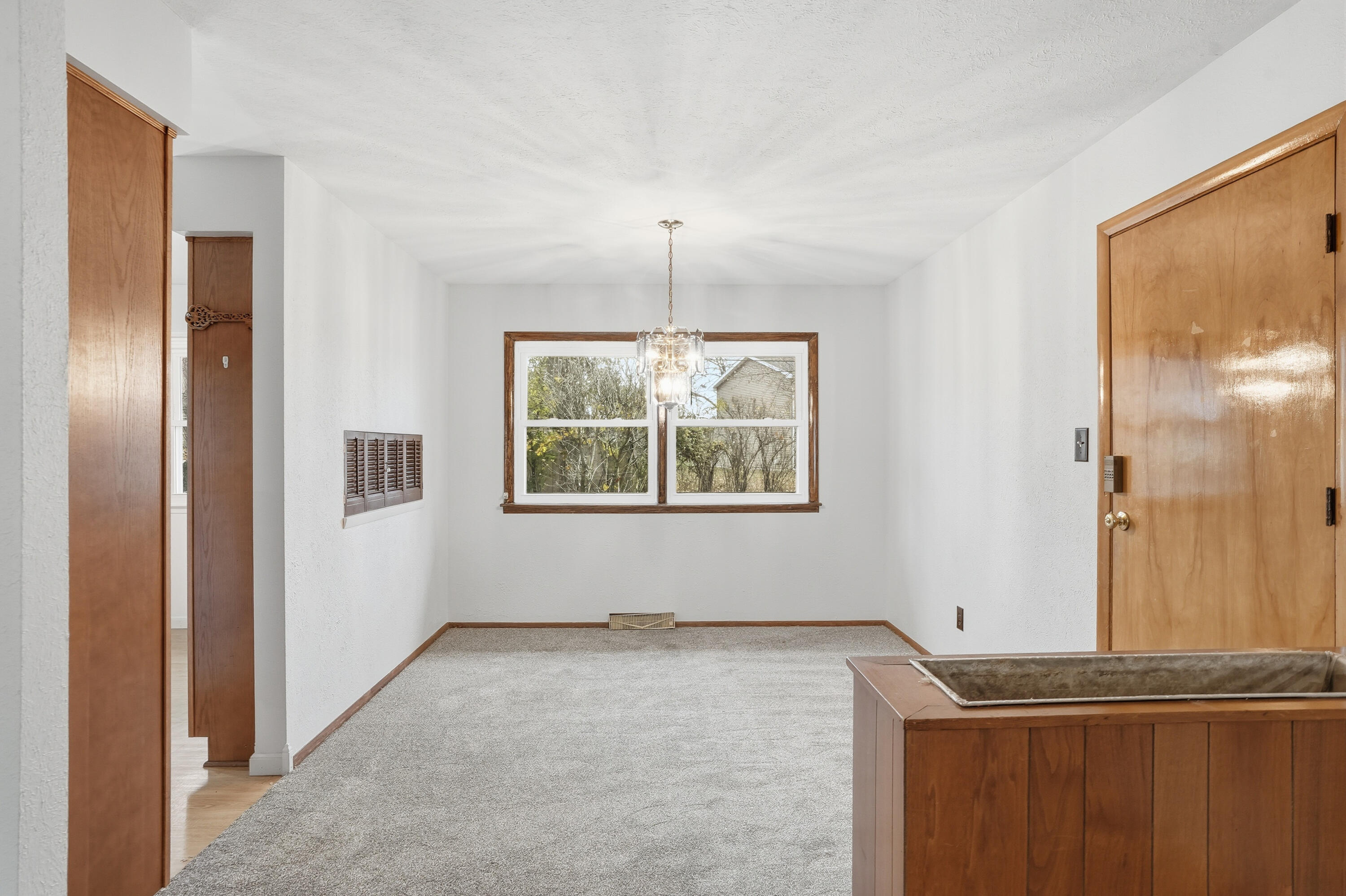 780 Williams Court Crown Point, IN 46307 - Photo 10 of 33 an empty room with windows and closet
