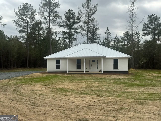 a white house that has a tree in it
