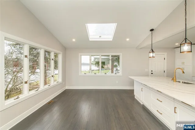 $999,999 | 86 Lake Drive West, Wayne, NJ 07470