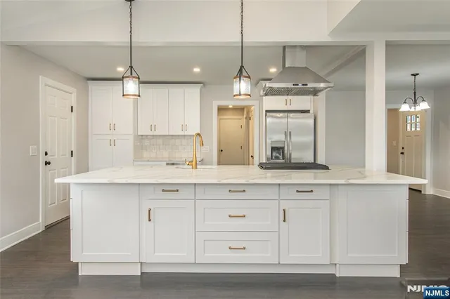 $999,999 | 86 Lake Drive West, Wayne, NJ 07470